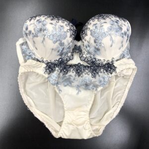Alternative view of ブラジャー&パンティSet 大崎市在住 M・Sさん 20代 Dカップ 清楚