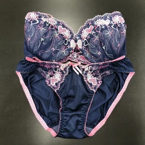 Alternative view of ブラジャー&パンティセット さいたま市在住 A・Hさん 20代 Eカップ ロリ