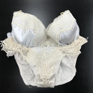 Alternative view of ブラジャー&パンティSet 太白区在住 E・Sさん 30代 Eカップ 清楚