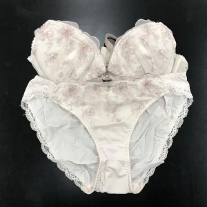 Alternative view of ブラジャー&パンティSet 山梨市在住 A・Yさん 30代 Dカップ 人妻
