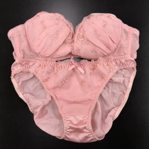 Alternative view of ブラジャー&パンティSet つがる市在住 A・Tさん 20代 Cカップ おねぇさん