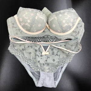 Alternative view of ブラジャー&パンティSet 一関市在住 T・Mさん 20代 Cカップ ロリ