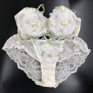 Alternative view of ブラジャー&パンティSet 淀川区在住 K・Sさん 20代 Eカップ ロリ