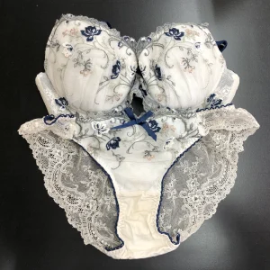 Alternative view of ブラジャー&パンティSet 淀川区在住 K・Sさん 20代 Eカップ ロリ