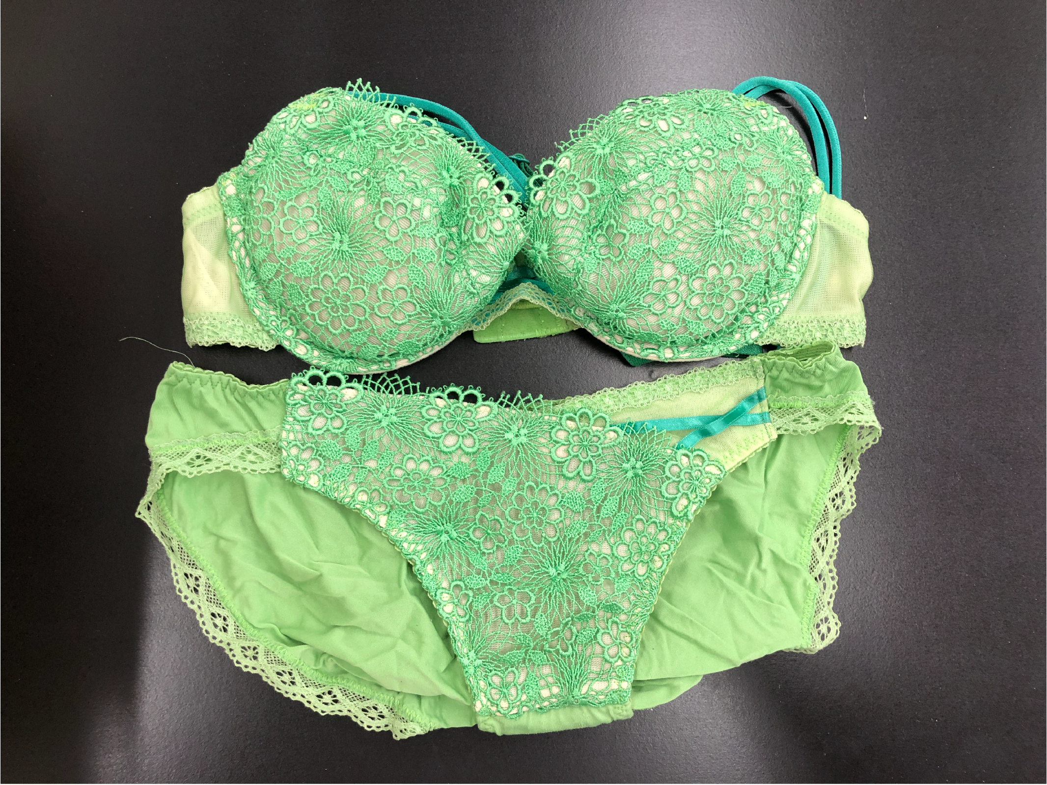 ブラジャー&パンティSet 【着衣画像付き】葛飾区在住 H・Sさん 20代 Dカップ おねぇさん - 画像 (3)