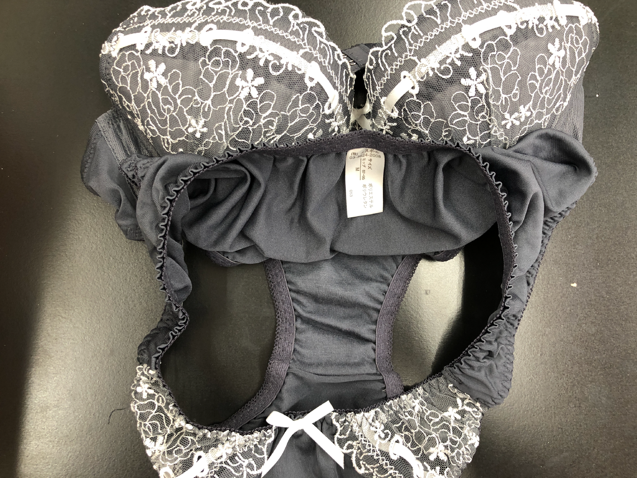 ブラジャー&パンティSet 【着衣画像付き】東京都在住 A・Hさん 20代 Cカップ おねぇさん - 画像 (4)