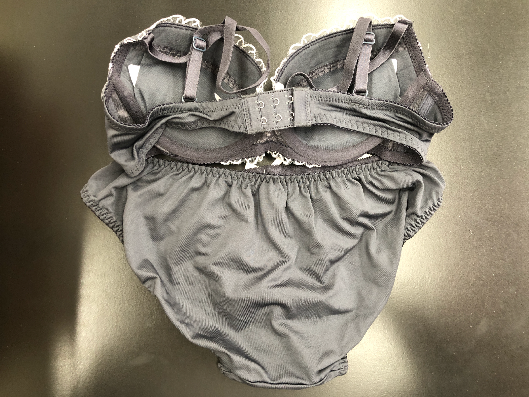 ブラジャー&パンティSet 【着衣画像付き】東京都在住 A・Hさん 20代 Cカップ おねぇさん - 画像 (5)