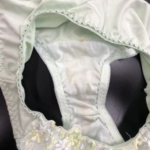 Alternative view of パンティ 秋田県在住 H・Fさん 20代 おねぇさん